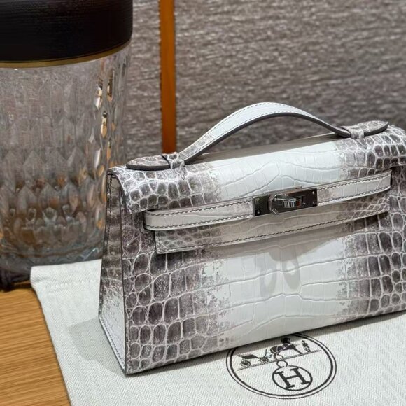 Classic Hermes Bag: A Stylish and Versatile Choice for Elegance - Picture 7 of 7